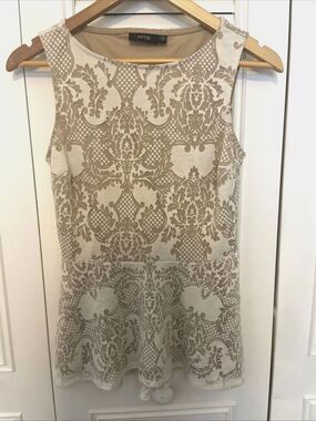 Apt. 9 Cream and Tan Sleeveless Blouse Size XS Excellent Condition Pre-Owned